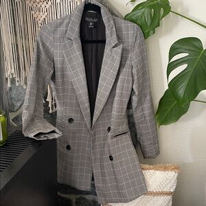 Women’s Fitted Gray Plaid Blazer